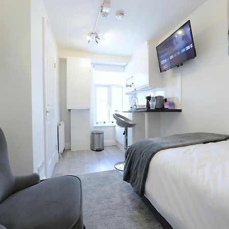 London Studios Very Close To Central Line Underground Shepherds Bush And Westfield Newly Refurbished מראה חיצוני תמונה