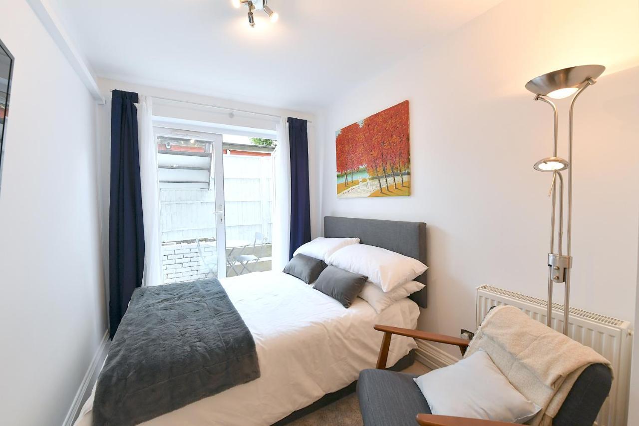 London Studios Very Close To Central Line Underground Shepherds Bush And Westfield Newly Refurbished מראה חיצוני תמונה