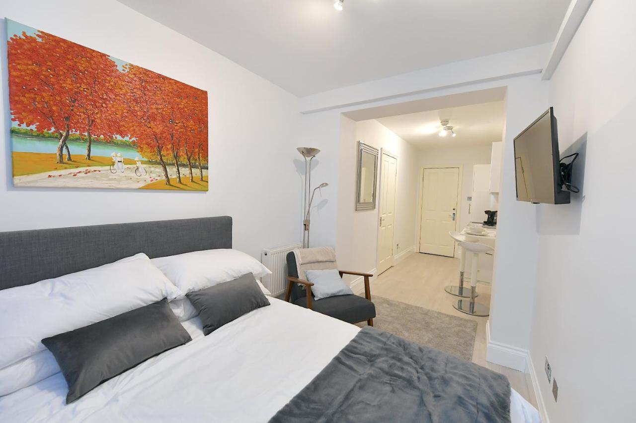 London Studios Very Close To Central Line Underground Shepherds Bush And Westfield Newly Refurbished מראה חיצוני תמונה