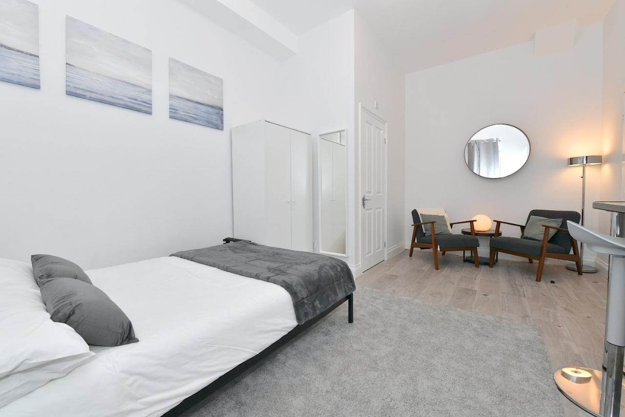 London Studios Very Close To Central Line Underground Shepherds Bush And Westfield Newly Refurbished מראה חיצוני תמונה