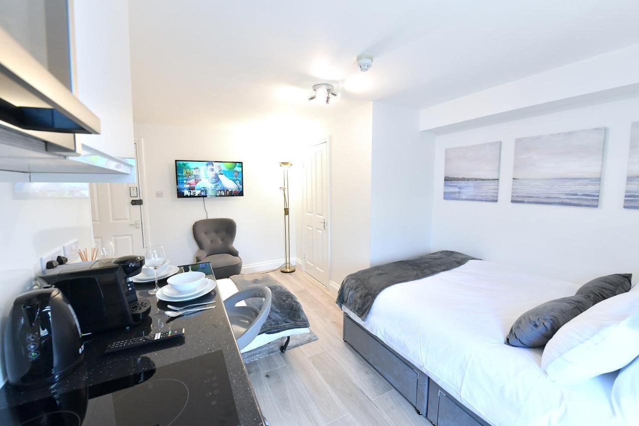 London Studios Very Close To Central Line Underground Shepherds Bush And Westfield Newly Refurbished מראה חיצוני תמונה