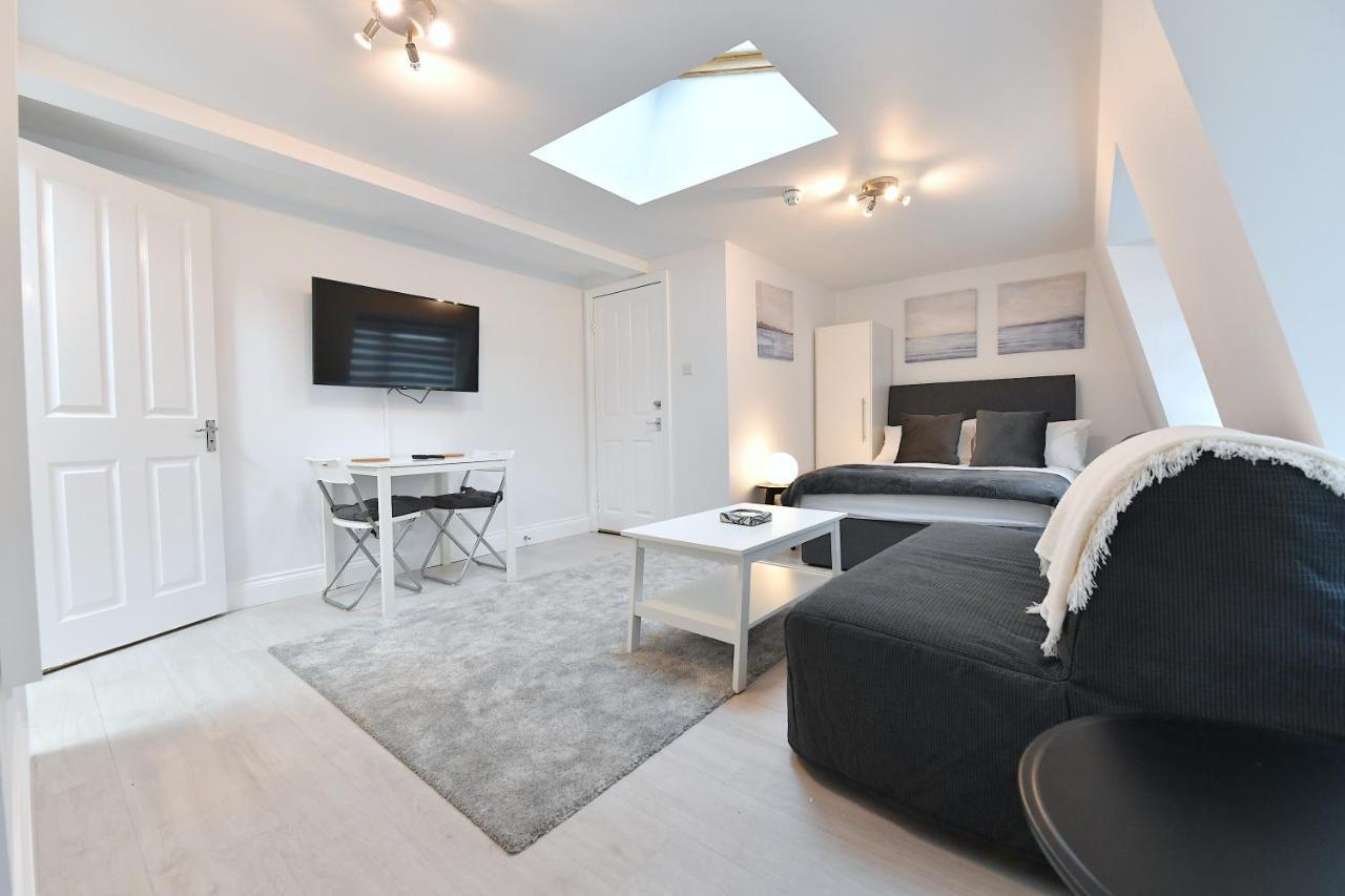 London Studios Very Close To Central Line Underground Shepherds Bush And Westfield Newly Refurbished מראה חיצוני תמונה