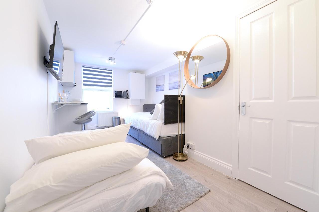 London Studios Very Close To Central Line Underground Shepherds Bush And Westfield Newly Refurbished מראה חיצוני תמונה