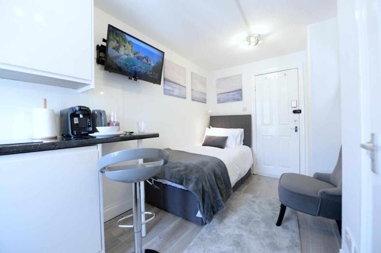 London Studios Very Close To Central Line Underground Shepherds Bush And Westfield Newly Refurbished מראה חיצוני תמונה