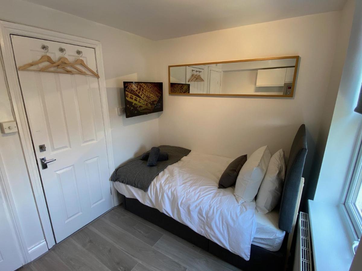 London Studios Very Close To Central Line Underground Shepherds Bush And Westfield Newly Refurbished מראה חיצוני תמונה