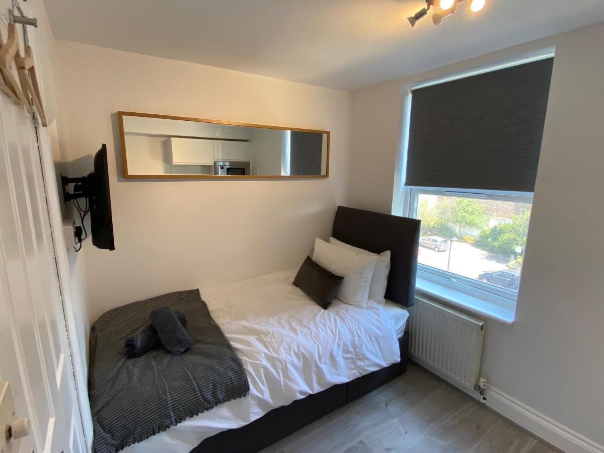 London Studios Very Close To Central Line Underground Shepherds Bush And Westfield Newly Refurbished מראה חיצוני תמונה